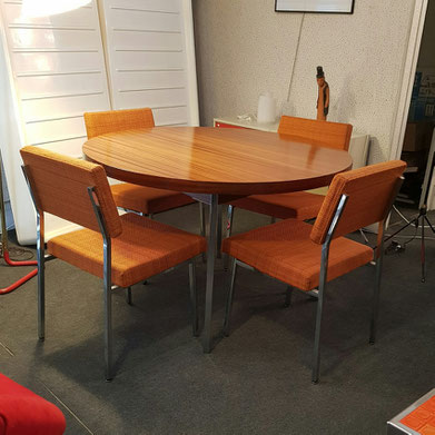 Pierre Guariche Tables en acajou avec rallonge et 4 chaises modèle Prestige