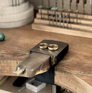 stage fabriquer son alliance, cours faire ses alliances en argent ou en or, ateliers alliances, apprendre la bijouterie, cours, work-shop, atelier, cours particuliers, Nelly Chemin, bijoux contemporains, Haute-savoie       