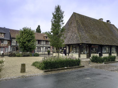 Bild: Die ehemalige Markthalle von Beuvron-en-Auge in der Normandie