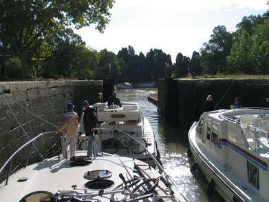 Bild: Mit dem Hausboot auf dem Canal du Midi  