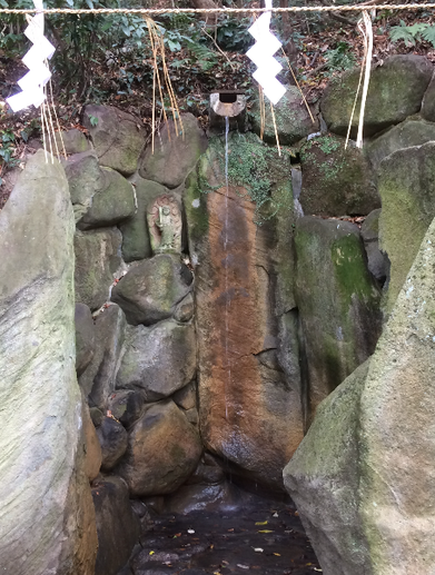 石切の御滝(筆者撮影)