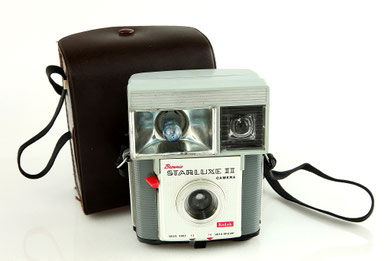 KODAK Brownie Starlux II Camera © engel-art.ch