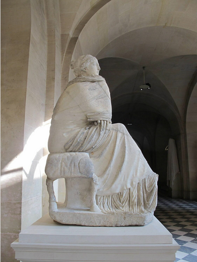 sculpture de Mnémosyne, origine Rome (Italie)