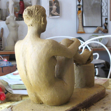 nu assis sculpture argile 2013.