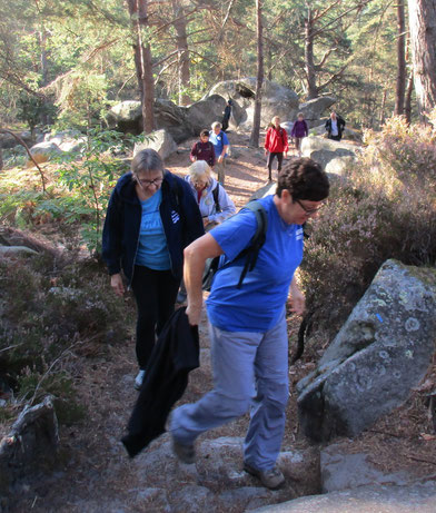 Petit passage à escalader entre les rochers