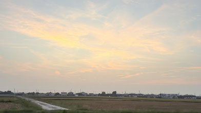 会社から帰る途中で綺麗な空がみえました☺