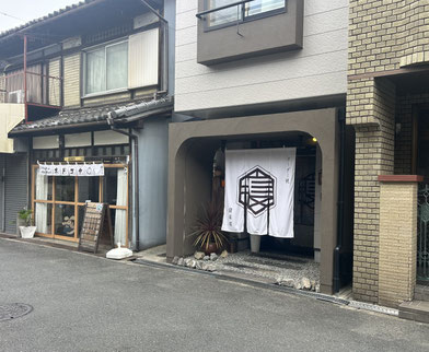 店の前