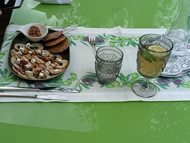 Vorspeise: BirnenCarpacchio mit Camembert
