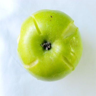 Beatrice Winkel - Apfel einschneiden