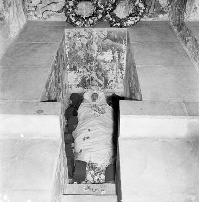 Meher Baba placed in his crypt on 31st January 1969. Blocks of ice surround his body.
