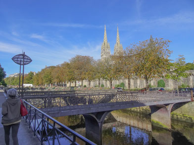 Bild: Am Fluß Odet mit Blick auf die Cathédrale Saint Corentin