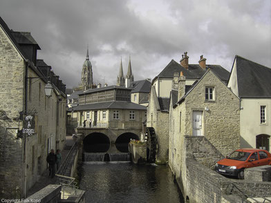 Bild: In der Altstadt von Bayeux am Fluß der Aure