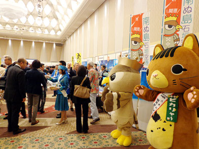 ※八重山の魅力をPRしたミス八重山、マスコットキャラクター=1月29日都内、(写真提供・石垣市観光協会)
