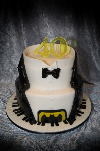 Batmantorte Torte mit Klaviatur