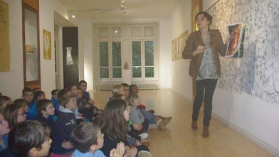 Les élèves ont apprécié le travail de la plasticienne Corinne Guennot lors de leur visite à l'exposition Au fil du Conte. 