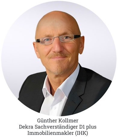 Ein älterer Mann mit Brille ohne Haare und freundlichem Lächeln.