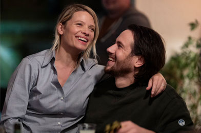 La quarantaine venue, Hélène (Mélanie Thierry) et Christophe (Bastien Bouillon) croient possible d'entamer une histoire d'amour (©Jean-François Hamard/Incognito Pictures/Supermouche Production/StudioCanal).