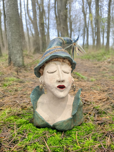 Keramikskulptur Eine vornehme Dame, ca. 25 cm