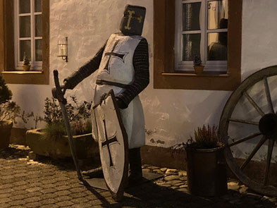 Der Deutsche Ritterorden (auch Deutschherren genannt) hatte überall in Deutschland seine Niederlassungen. Der Einsatzschwerpunkt war aber der Ordensstattt in Ost- und Westpreußen, zeitweise sogar im Baltikum ("Schwertritterorden").