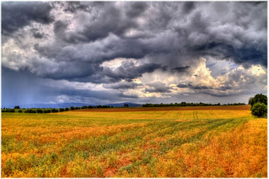 J'adore ces paysages ou le ciel se couvre avant que l'orage éclate