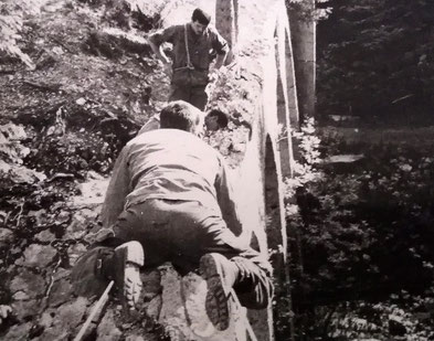 Fort de Vancia : piste du risque, sur la tyrolienne double, SGT SZONDI, de face, SCH CLÉMENÇON (Fonds Szondi)