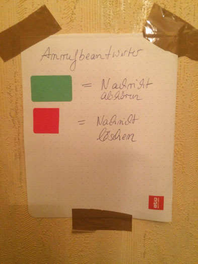 Nicht schön, aber selten würde meine Familie zum Merkzettel an der Wand sagen ;-)