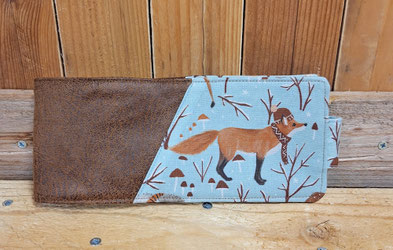 porte-chéquier horizontal femme, souche à gauche, tissu ameublement fauve, tissu bleu clair avec renard , idée cadeau artisanal