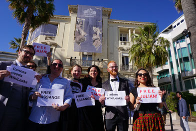  L'équipe du film "Risk" de Laura Poitras - Festival de Cannes 2016 - Photo © Anik Couble 