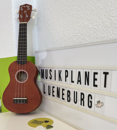 Ukulelen-Gruppenkurs mit Nick Engel bei Musikplanet Lüneburg wöchentlich Donnerstag um 18:00 Uhr in der Musikschule Musikplanet in Lüneburg