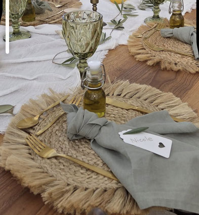 Mietmöbel, Würzburg, Tisch, Stühle, Verleihservice, mieten, leihen, ausleihen, Hochzeit, freie Trauung, Aschaffenburg, Schweinfurt, Nürnberg, Rothenburg, Fulda, Event, Unterfranken, Franken, Bayern, Tischdeko, Hochzeitsdeko, Goldbesteck, Besteck mieten