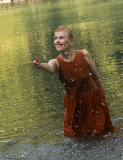 Pia Funcke taucht ein in die Natur ein.