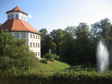 Blick von der Praxis auf das Rathaus von Oppenweiler