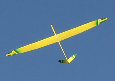 planeur radiocommandé Alliaj HM Aeromod jaune et vert, en vol