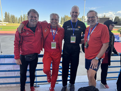 Links Dr. Ulrich Löcher, rechts Dr. Klaus Lutter und links daneben Martin Baranzke