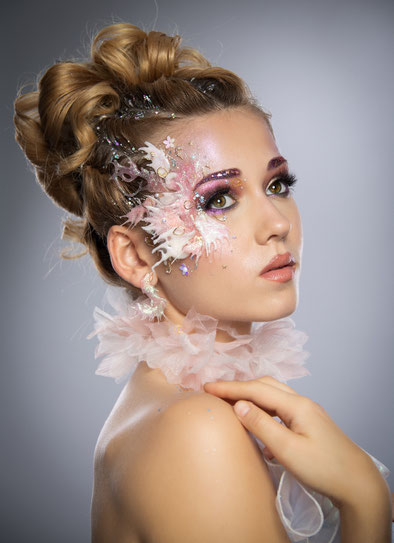 Cursos maquillaje Zaragoza, estudiar maquillaje Zaragoza, formación maquillaje Zaragoza, curso automaquillaje Zaragoza, aprender maquillaje Zaragoza, ser maquilladora profesional Zaragoza, academia de maquillaje Zaragoza, escuela de maquillaje Zaragoza. 