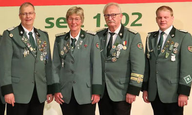 Neue und scheidende Vorstandsmitglieder (von links): Jörg Striewe, Maria Müller, Erich Bannenberg, Christoph Riepe.