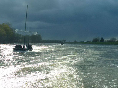 balade-sortie-navigation-Vallee-Loire-bateau-traditionnel-toue-Amboise-Chaumont