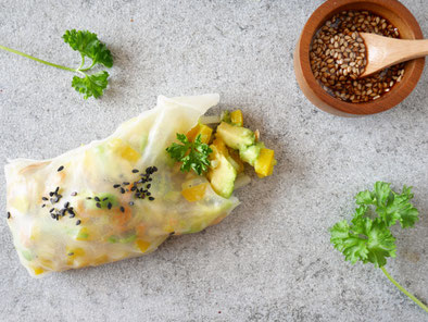Avocado-Paprika-Roles / Sesamsauce