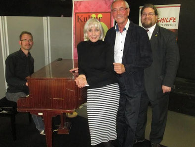 V.l.n.r.: Pianist Florian Schäfer, Prof. Topsy Küppers, Prof. Ewald Sacher, GR Mag. Klaus Bergmaier. Foto: zVg