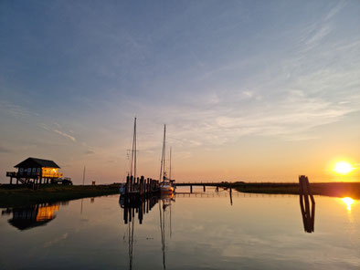 Der HSCH Hafen auf Hallig Hooge mit Seglerhaus