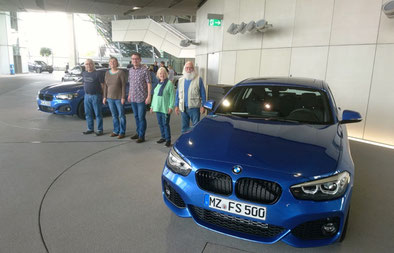 Gruppenbild des Fahrschulteams