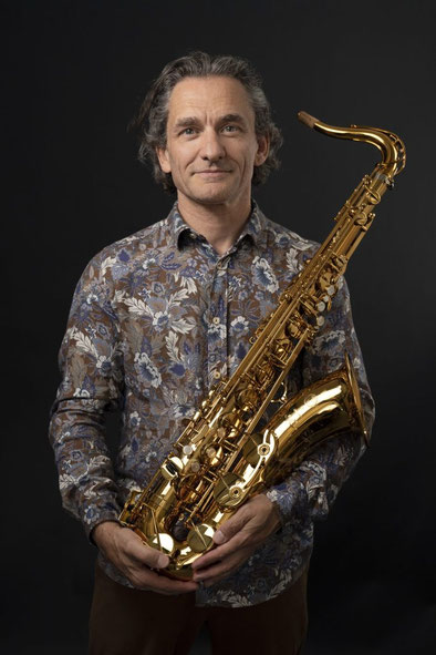 Michael Cheret et son saxophone Selmer. Photographie : D.R.