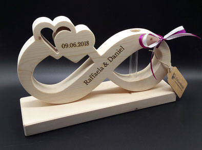 Hochzeitsgeschenke aus Holz mit Namen und Datum