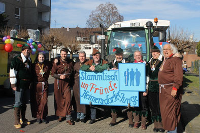 Foto:A.C. Heimersdorfer Junge un Fründe mit neuem Schild