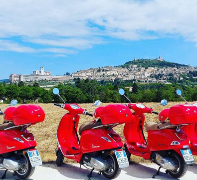Vespareizen in Assisi
