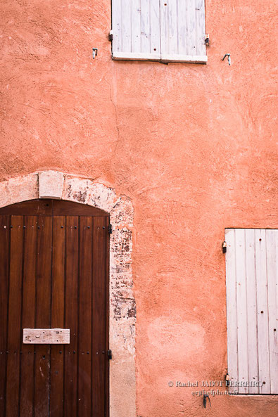 Roussilon, vaucluse, vallis clausa, Luberon, Provence, ocres, ocres de roussillon, pigments naturels, village de provence, erjihef photo, rachel jabot ferreiro