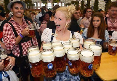 Hofbräu zum Rathaus, Bierliebhaber genießen den Flair und das einzigartige Bier aus München