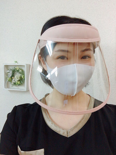 痛くない脱毛サロンDione吉祥寺店 フェイスシールドを着用しています!