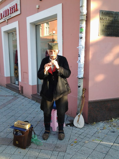 Voyage en Serbie - A Novi Sad, un vieux serbe coiffé de la chaïkatcha traditionnelle