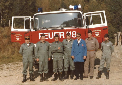 Bild: Einführungskurs für das neue TLF vom 25. - 28. Oktober 1983. (Werro M, Pürro P, Scherz E, Jungo M, Hungerbühler G, Riedo P, Bächler A.)